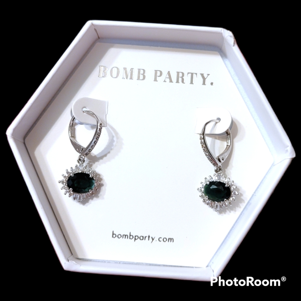 NIB Dark Emerald earrings RBP3581